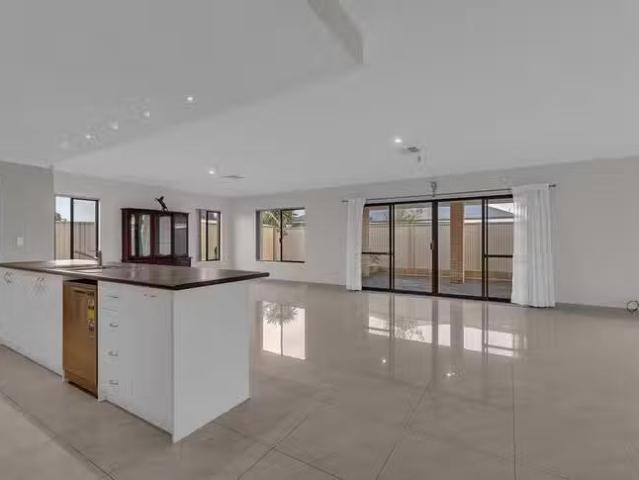 Deal! 3 Cumbria Avenue, Waikiki, WA 6169