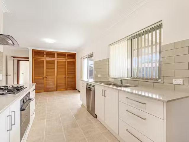 Rental! 3 Coorong Place, Kallaroo, WA 6025