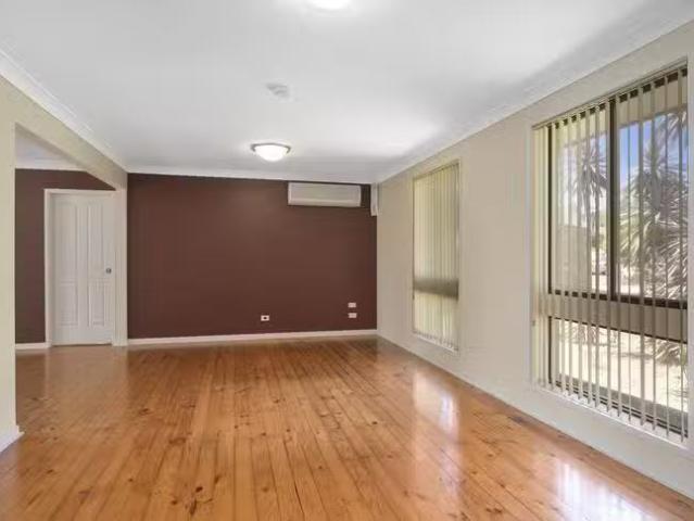 Deal! 3 Fuchsia Crescent, Bomaderry, NSW 2541