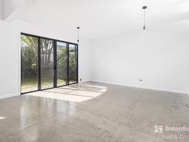 Cozy 3 Flinders Avenue, Kiama Downs, NSW 2533
