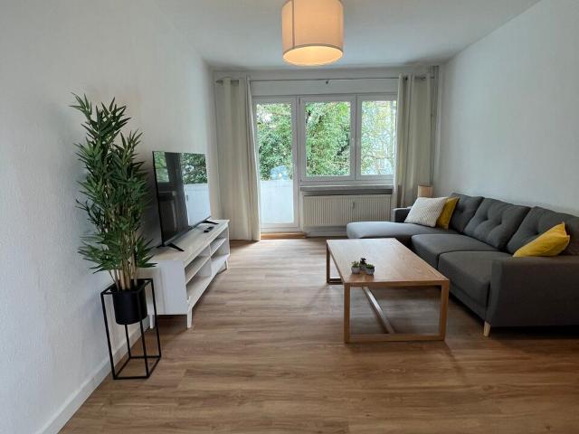 Charming 3 Room Apartment with Balcony in Berlin Oberschöneweide