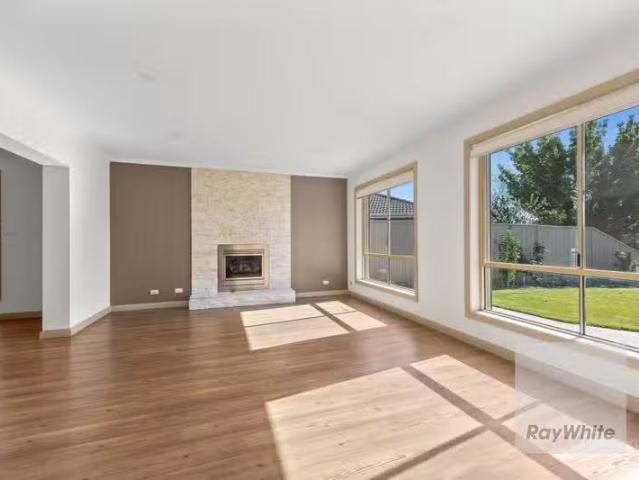 Charming 3 St Warden Court, Keilor Downs VIC 3038