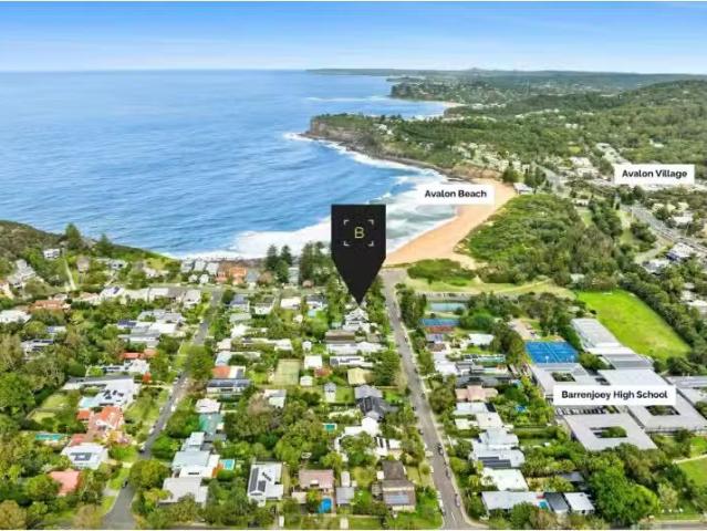 Unique 3 Tasman Road, Avalon Beach House for rent Listed by M.
