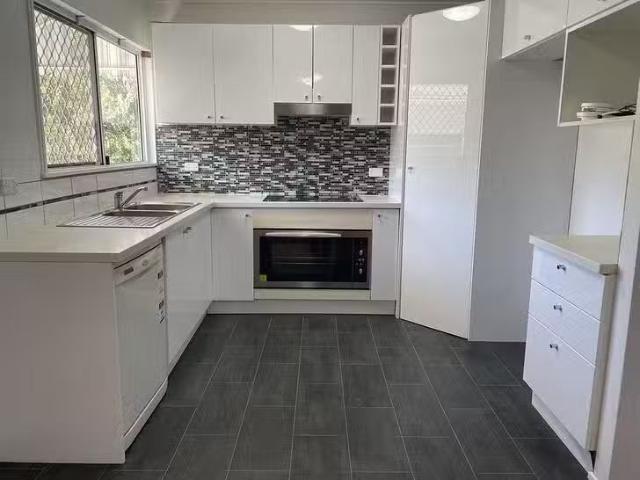 Rental! 3 Togar Street, Mansfield, QLD 4122