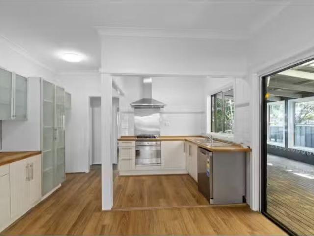 Rental! 3 Weber Crescent, Towradgi House for rent Listed by M.