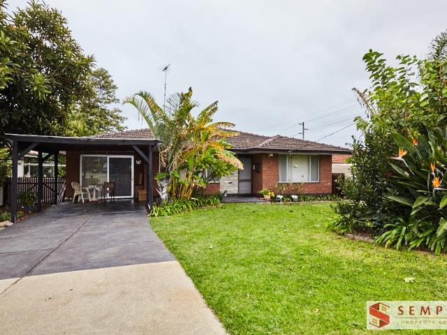 Charming 3 x 1 with massive backyard