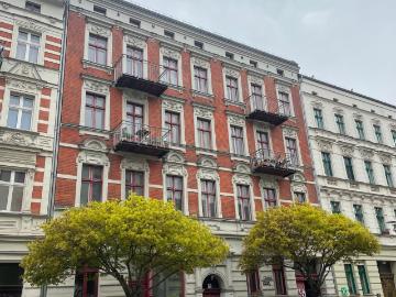 Charming 3.5 room Maisonette Altbau Apartment in the Heart of Kaskelkiez next to Ostkreuz