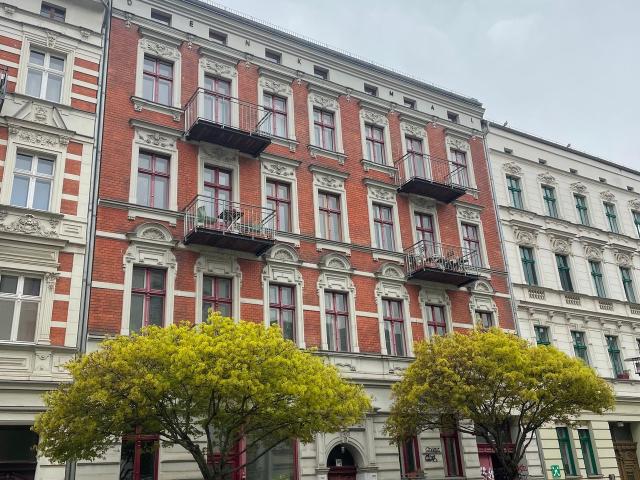 Charming 3.5 room Maisonette Altbau Apartment in the Heart of Kaskelkiez next to Ostkreuz, Berlin Amsterdam Apartments for Rent