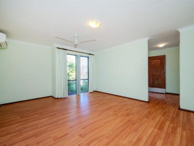 CHARMING 3x1 HOME IN THE HEART OF KINGSLEY!