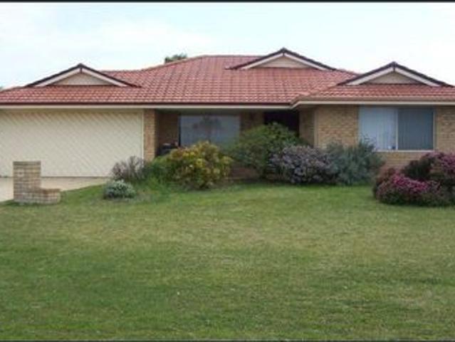 Charming 3x2 Family Home in Cul De Sac Location!