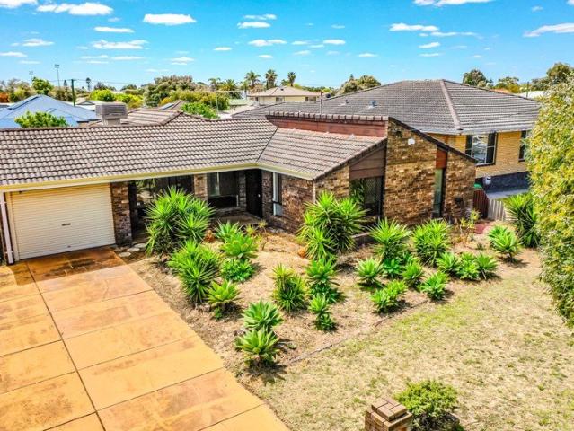 Charming 3x2 Positioned on a MASSIVE 728sqm* Block in a Prime Beachside Location!