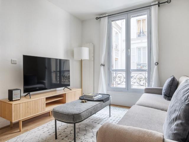 Charming Ternes 1 Bedroom with Modern Comforts, Paris Amsterdam Apartments for Rent