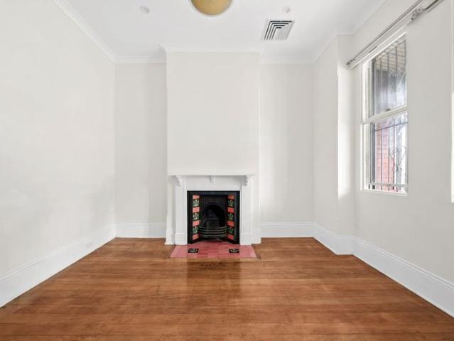 Charming terrace opposite Camperdown Park