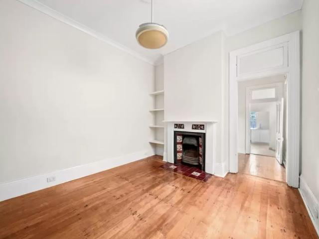 Charming terrace opposite Camperdown Park