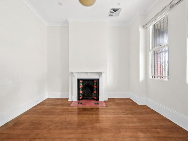 Charming terrace opposite Camperdown Park