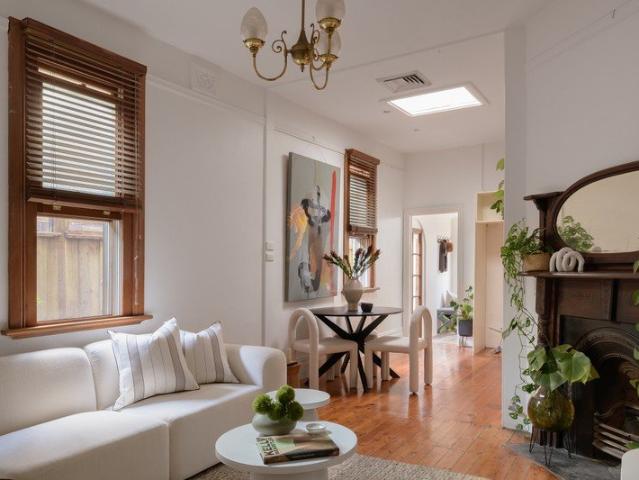 Charming terrace with parking in an ultra central address