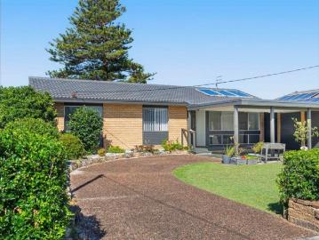 CHARMING THREE BEDROOM COASTAL HOME IN A PREMIER POCKET