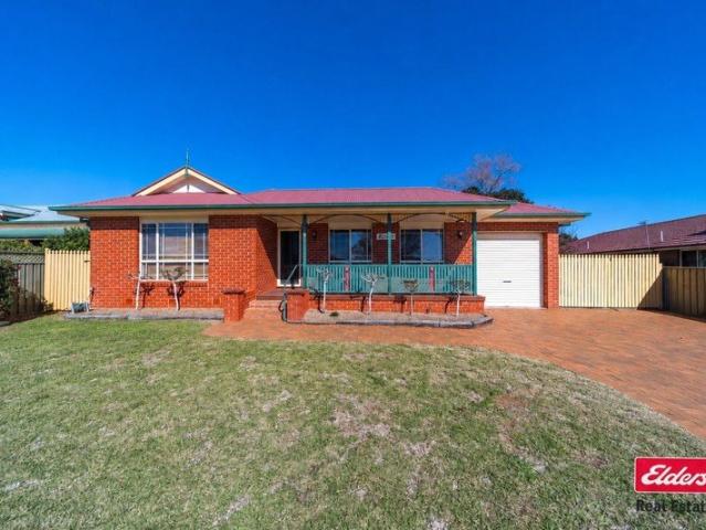 CHARMING THREE BEDROOM HOME IN GREAT LOCATION