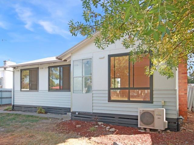 Charming Three Bedroom Home Close to Benalla CBD