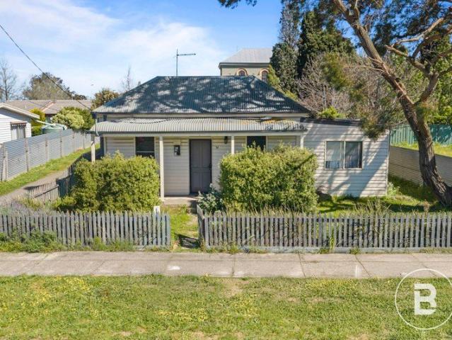 CHARMING THREE BEDROOM HOME IN A CONVENIENT LOCATION