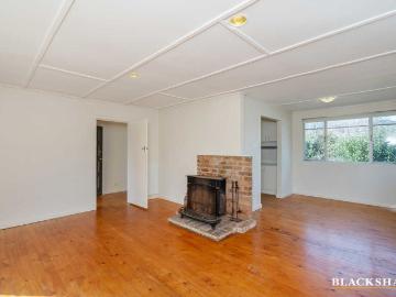 Charming Three Bedroom Home in a Prime Dickson Location