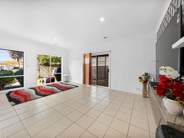 Charming three bedroom home in a sought after Craigieburn location