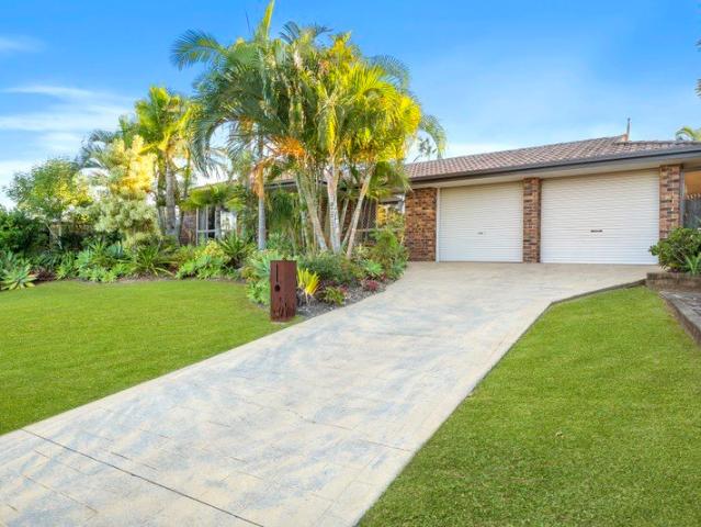 Charming Three Bedroom Home in Popular Springfield Ready to Rent!
