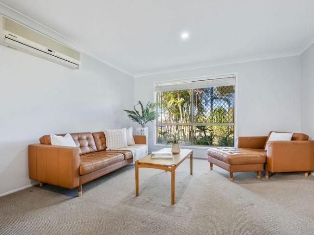 Charming Three Bedroom Home in Popular Springfield – Ready to Rent!