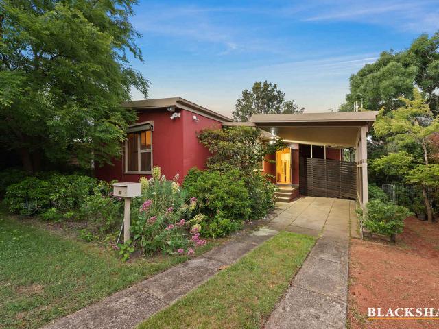 Charming Three Bedroom Home In Prime Location
