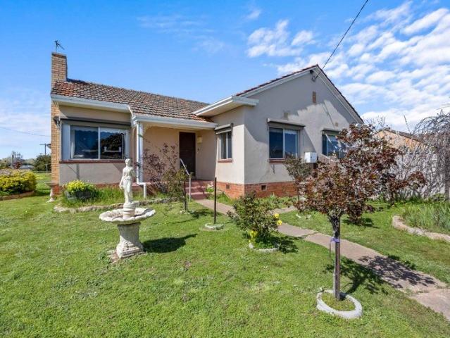 Charming three bedroom home in quiet location