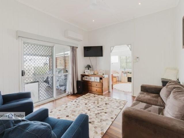 Charming three bedroom Home North Eton