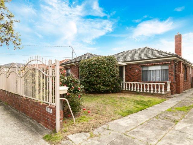 CHARMING THREE BEDROOM HOME WITH BUNGALOW