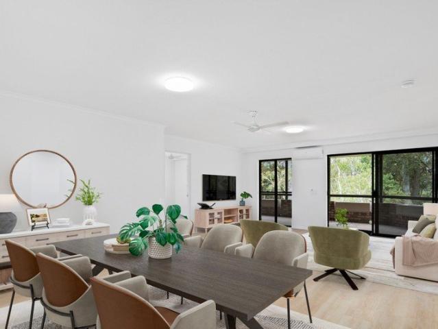Charming three bedroom lower ground apartment surrounded by lush greenery