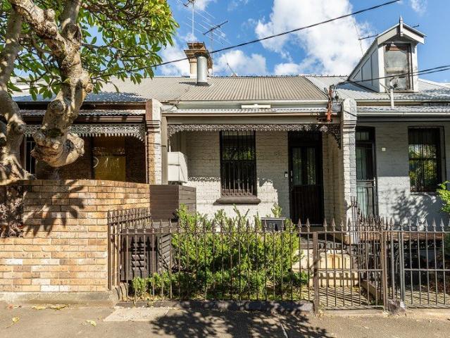 Charming Three Bedroom Terrace with Two Bathrooms, Parking for Two & Private Courtyard