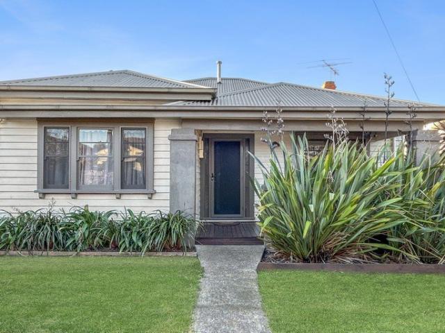 Charming Three Bedroom Unit in the Heart of Manifold Heights