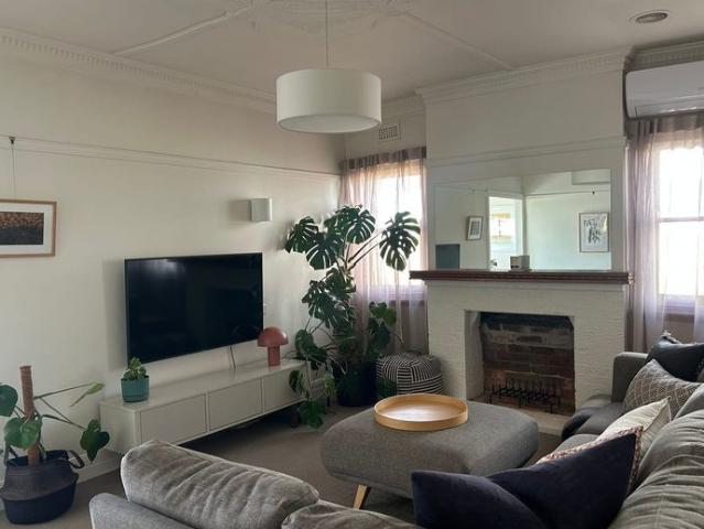 Charming Three Bedroom Unit in the Heart of Manifold Heights