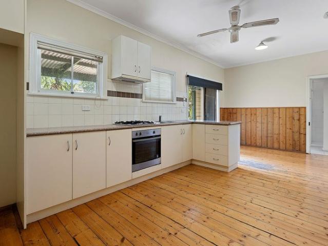 Charming Three Bedroom Victorian in Lake Weeroona Precinct