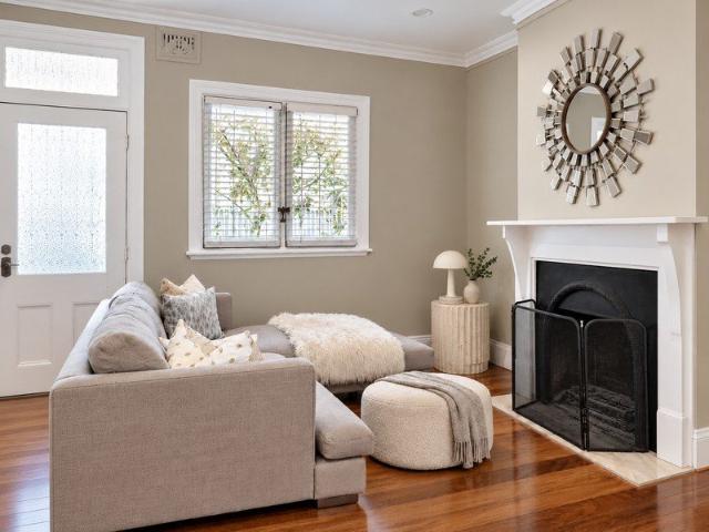 Charming Three Level Terrace with Private Courtyard