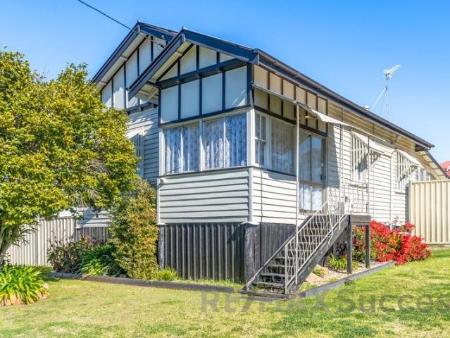 Charming Timber Cottage with Space & Character in Newtown