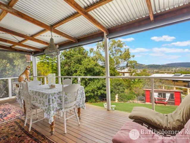 Charming Timber Home Relax, Entertain & Enjoy the View
