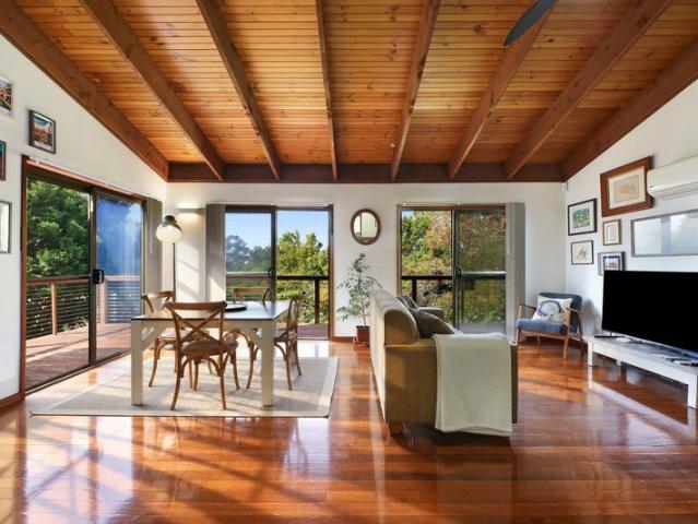 Charming Timber Retreat with Room to Roam!