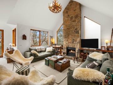 Charming, Timeless & Refined Alpine Retreat