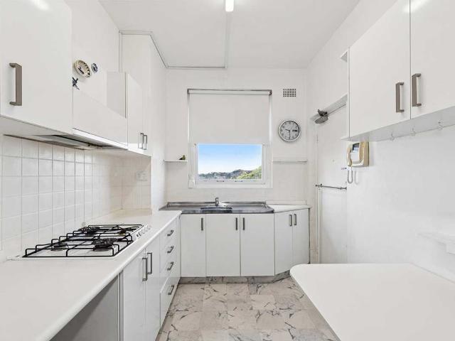 Charming Tightly Held Apartment in an Exclusive Setting