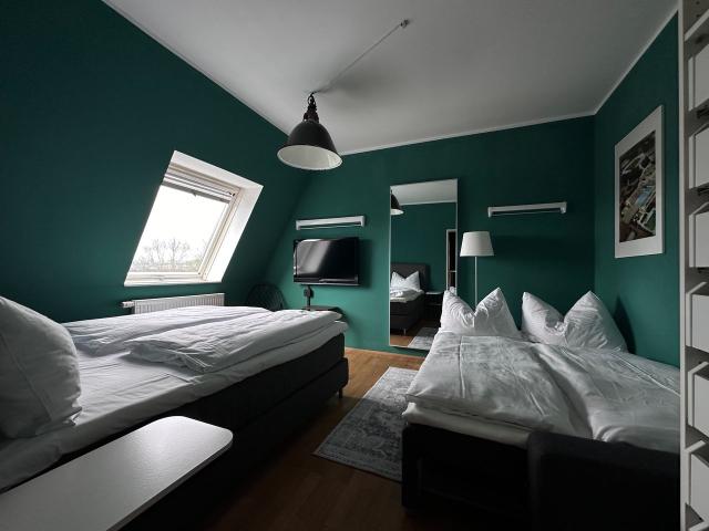 Charming Top Floor Apartment in the Waldstrasse District, Leipzig Amsterdam Apartments for Rent
