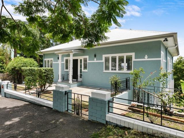 Top Floor Living with Modern Finishes in West End