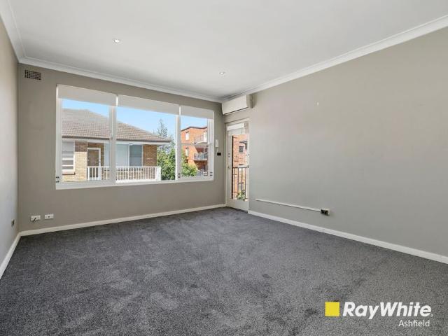 Charming Top Floor Retreat in Summer Hill: Modern Comfort and Style Awaits