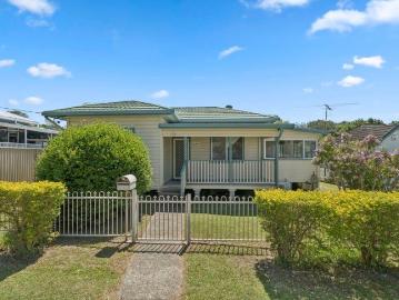 Charming Town Centre Cottage with Enormous Potential