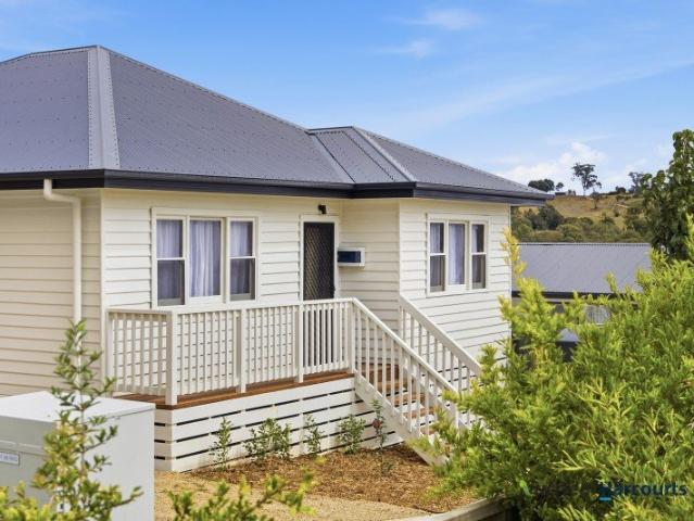 Charming Townhouse PRICED TO SELL!
