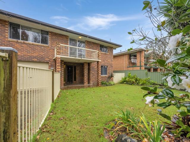 CHARMING TOWNHOUSE CLOSE TO TOWN