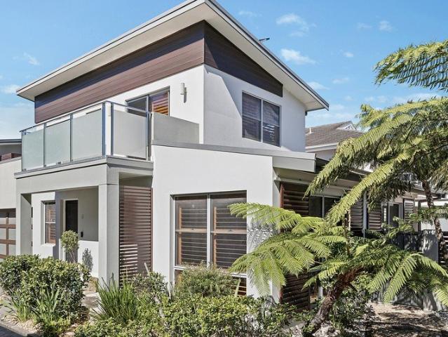 Charming townhouse in a peaceful Caringbah setting